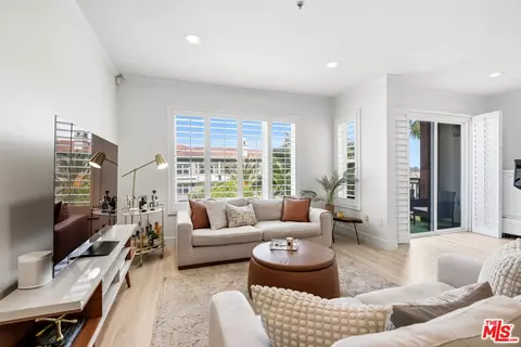 6020 Seabluff Dr #411, Playa Vista, CA 90094