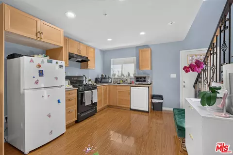 14618 Gilmore St #4, Van Nuys, CA 91411