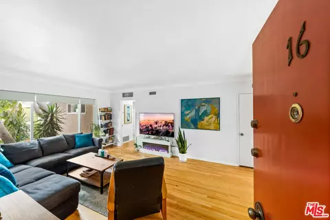 1330 N Crescent Heights Blvd #16, West Hollywood, CA 90046