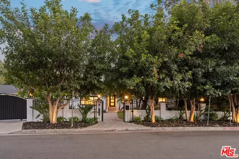 14348 Roblar Pl, Sherman Oaks, CA 91423