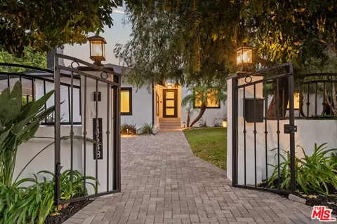 14348 Roblar Pl, Sherman Oaks, CA 91423