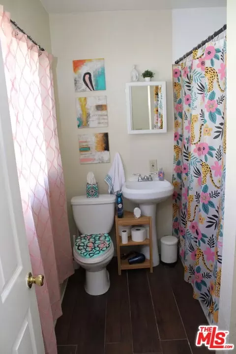 Bath - 1442 Alamitos Ave, Long Beach, CA 90813 photo 2 of 2