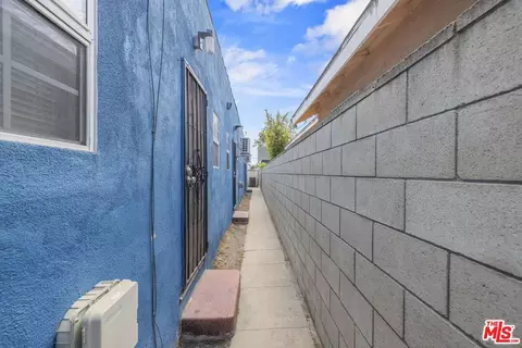 Entry Way - 1442 Alamitos Ave, Long Beach, CA 90813 photo 1 of 2