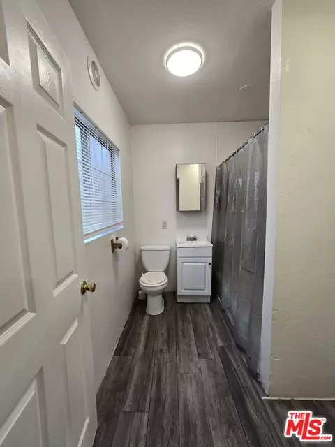 Bath - 1442 Alamitos Ave, Long Beach, CA 90813 photo 1 of 2