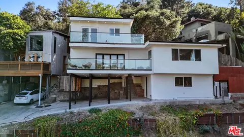 6900 Treasure Trl, Los Angeles, CA 90068