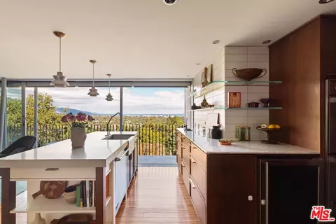 Kitchen - 1290 Rancheros Rd, Pasadena, CA 91103 photo 2 of 3