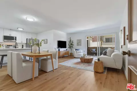5403 Newcastle Ave #19, Encino, CA 91316