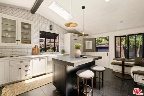 6424 Ivarene Ave, Los Angeles, CA 90068