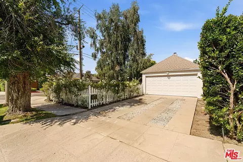 Exterior - 11357 Aqua Vista St, Studio City, CA 91602 photo 7 of 8