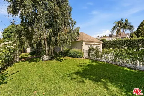 Exterior - 11357 Aqua Vista St, Studio City, CA 91602 photo 3 of 8