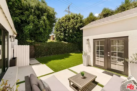 Exterior - 11357 Aqua Vista St, Studio City, CA 91602 photo 4 of 8