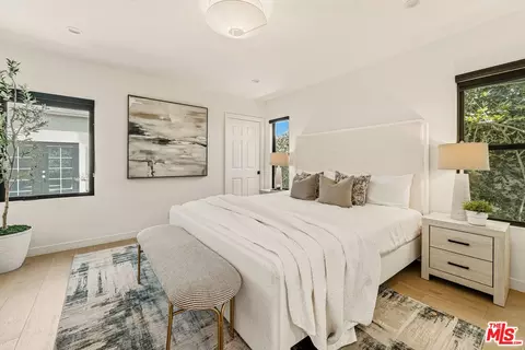Bedroom - 11357 Aqua Vista St, Studio City, CA 91602 photo 1 of 4