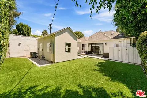 Exterior - 11357 Aqua Vista St, Studio City, CA 91602 photo 6 of 8