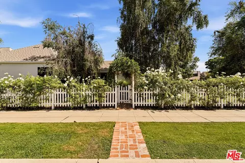 Exterior - 11357 Aqua Vista St, Studio City, CA 91602 photo 2 of 8