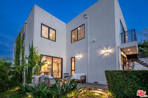 8184 Mannix Dr, Los Angeles, CA 90046