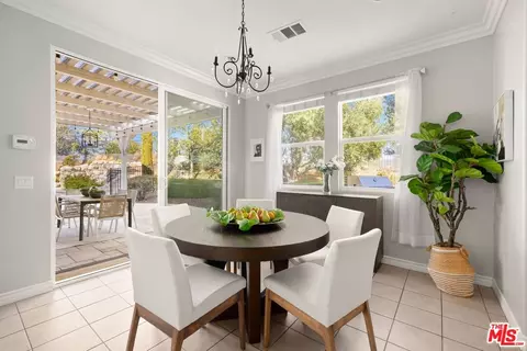 Dining - 886 Hemlock Ridge Ct, Simi Valley, CA 93065 photo 2 of 2