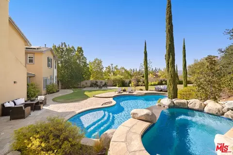 Exterior - 886 Hemlock Ridge Ct, Simi Valley, CA 93065 photo 2 of 8