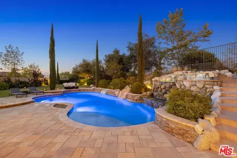 Exterior - 886 Hemlock Ridge Ct, Simi Valley, CA 93065 photo 5 of 8