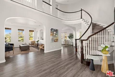 Entry Way - 886 Hemlock Ridge Ct, Simi Valley, CA 93065 photo 1 of 2