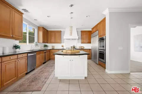 Kitchen - 886 Hemlock Ridge Ct, Simi Valley, CA 93065 photo 1 of 1