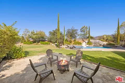 Exterior - 886 Hemlock Ridge Ct, Simi Valley, CA 93065 photo 4 of 8