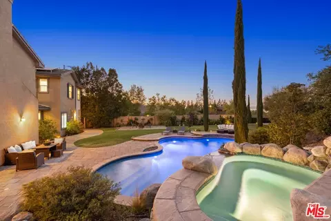 Exterior - 886 Hemlock Ridge Ct, Simi Valley, CA 93065 photo 6 of 8