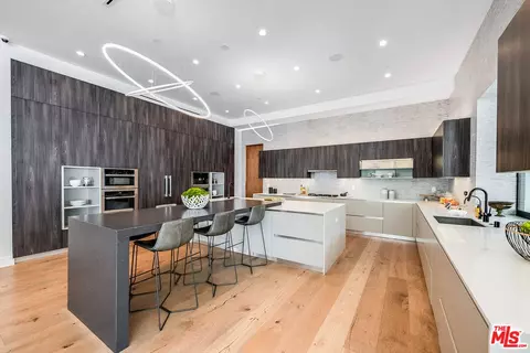 Kitchen - 4530 Libbit Ave, Encino, CA 91436 photo 1 of 2