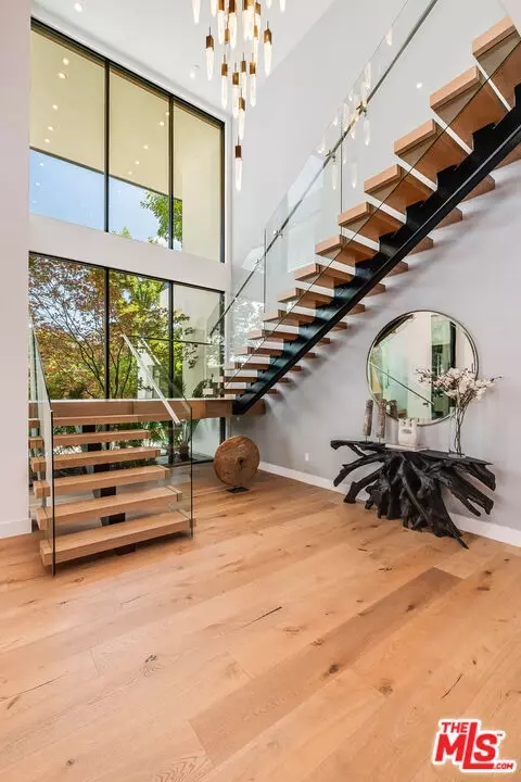 Entry Way - 4530 Libbit Ave, Encino, CA 91436 photo 3 of 5