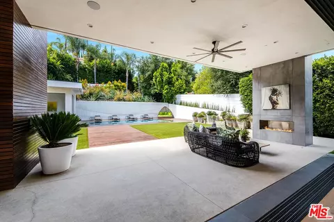 Exterior - 4530 Libbit Ave, Encino, CA 91436 photo 6 of 14