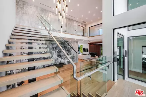 Entry Way - 4530 Libbit Ave, Encino, CA 91436 photo 4 of 5