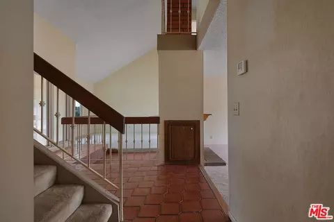 Entry Way - 3316 Loreta Ct, Camarillo, CA 93010 photo 2 of 2