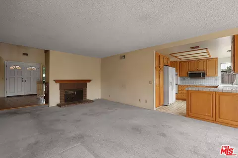 Living - 3316 Loreta Ct, Camarillo, CA 93010 photo 6 of 7
