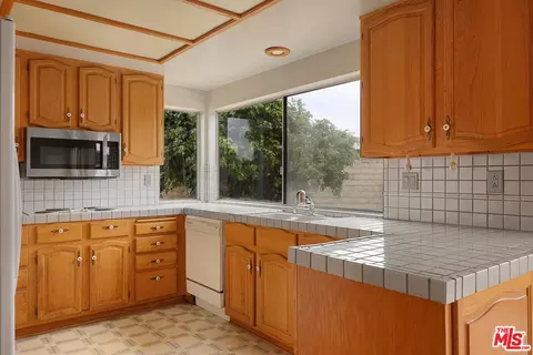 Kitchen - 3316 Loreta Ct, Camarillo, CA 93010 photo 1 of 2