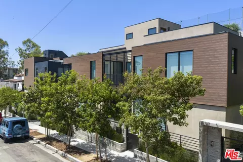 923 N Hilldale Ave, West Hollywood, CA 90069