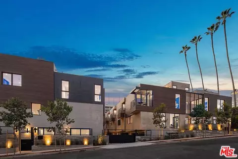 923 N Hilldale Ave, West Hollywood, CA 90069