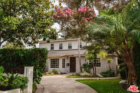13230 Hesby St, Sherman Oaks, CA 91423