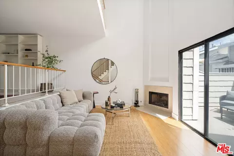 4658 Don Lorenzo Dr #G, Los Angeles, CA 90008