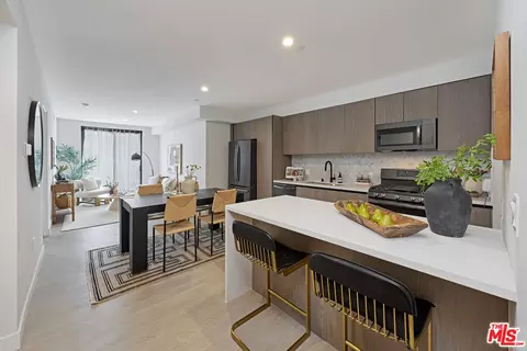 4506 Dockweiler St #203, Los Angeles, CA 90019