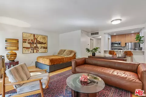 950 N Kings Rd #106, West Hollywood, CA 90069