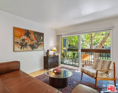 950 N Kings Rd #106, West Hollywood, CA 90069