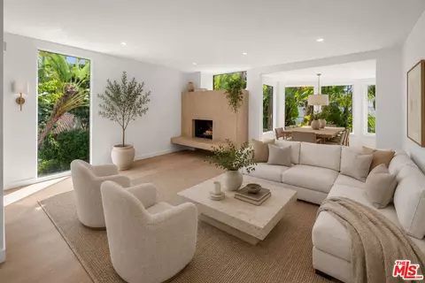 9315 Lloydcrest Dr, Beverly Hills, CA 90210
