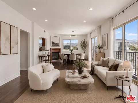 936 N Hudson Ave #302, Los Angeles, CA 90038