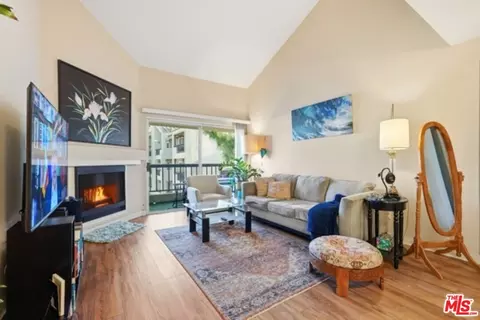 21450 Burbank Blvd #314, Woodland Hills, CA 91367