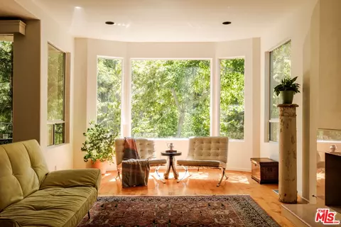 10055 Reevesbury Dr, Beverly Hills, CA 90210