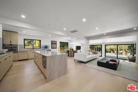 15431 Milbank St, Encino, CA 91436