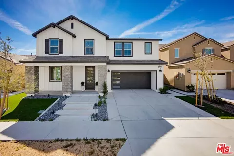 16763 Mistletoe Ln, Fontana, CA 92336