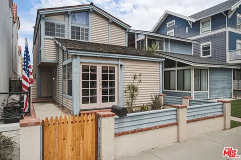 417 8th St, Huntington Beach, CA 92648