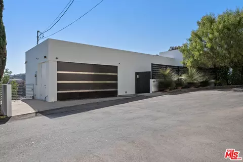 8760 Hollywood Blvd, Los Angeles, CA 90069