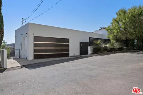 8760 Hollywood Blvd, Los Angeles, CA 90069