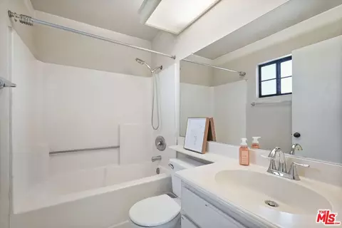 516 W 219th St # 2, Carson, CA 90745 photo 18